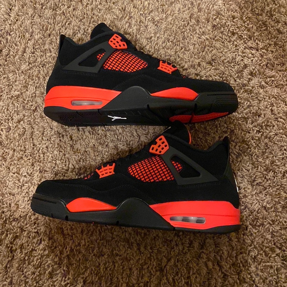 Jordan 4 red thunders